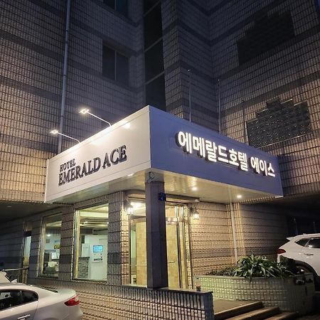 Emerald Ace Hotel Jeju Esterno foto