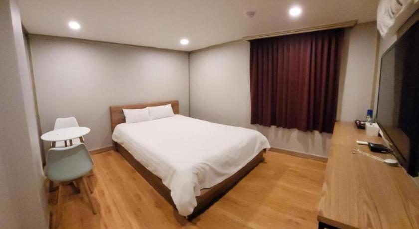 Emerald Ace Hotel Jeju Esterno foto
