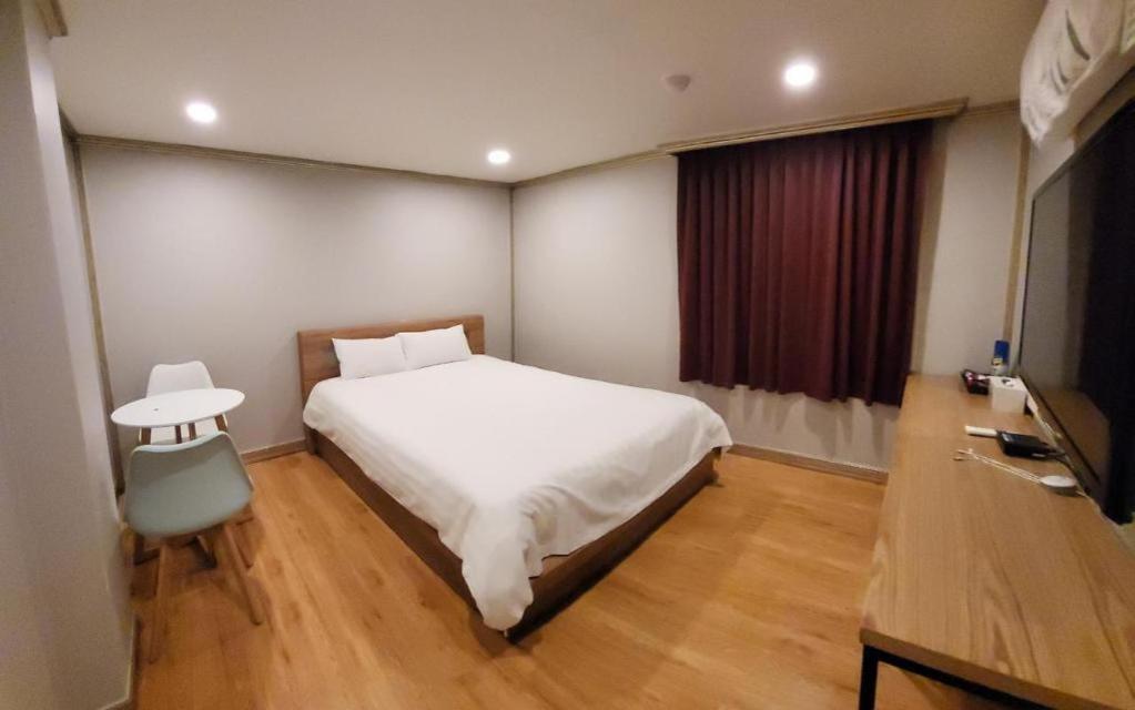 Emerald Ace Hotel Jeju Esterno foto