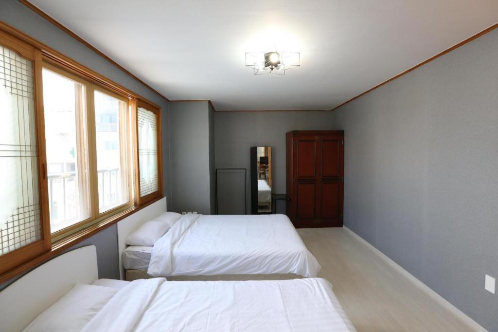 Emerald Ace Hotel Jeju Esterno foto