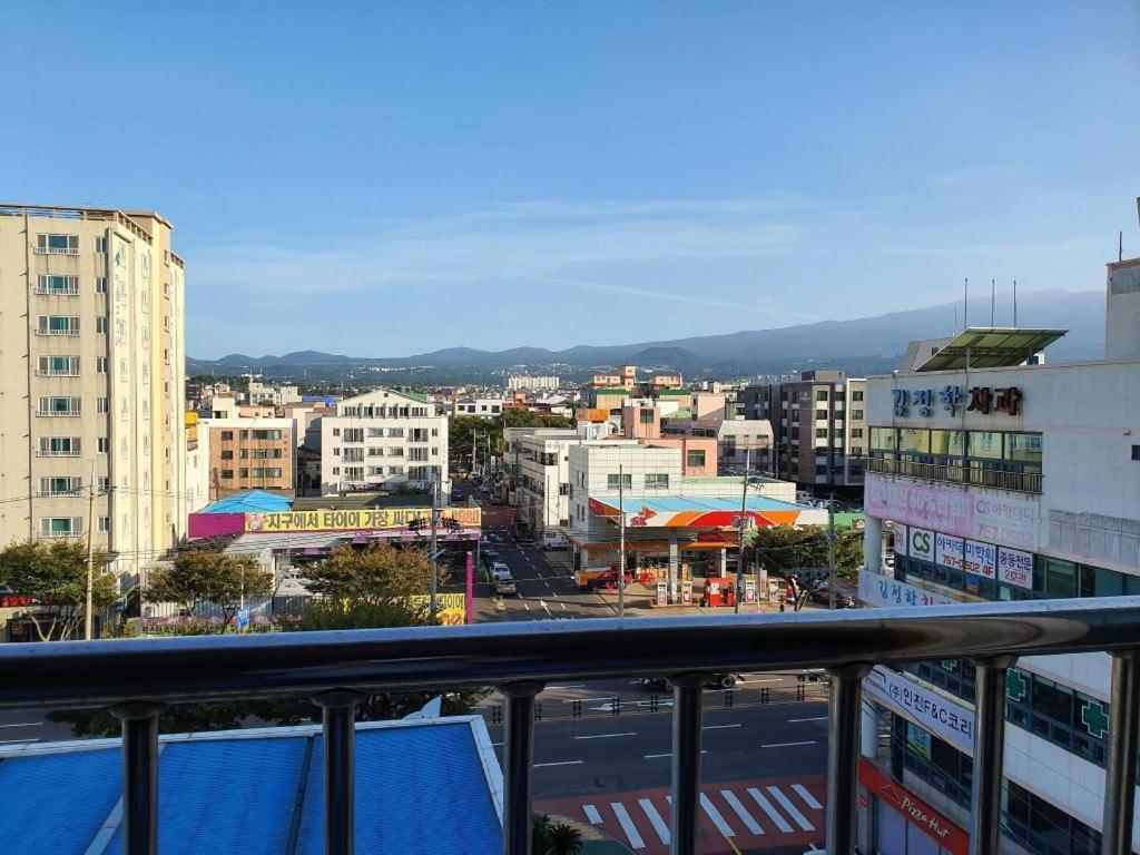 Emerald Ace Hotel Jeju Esterno foto
