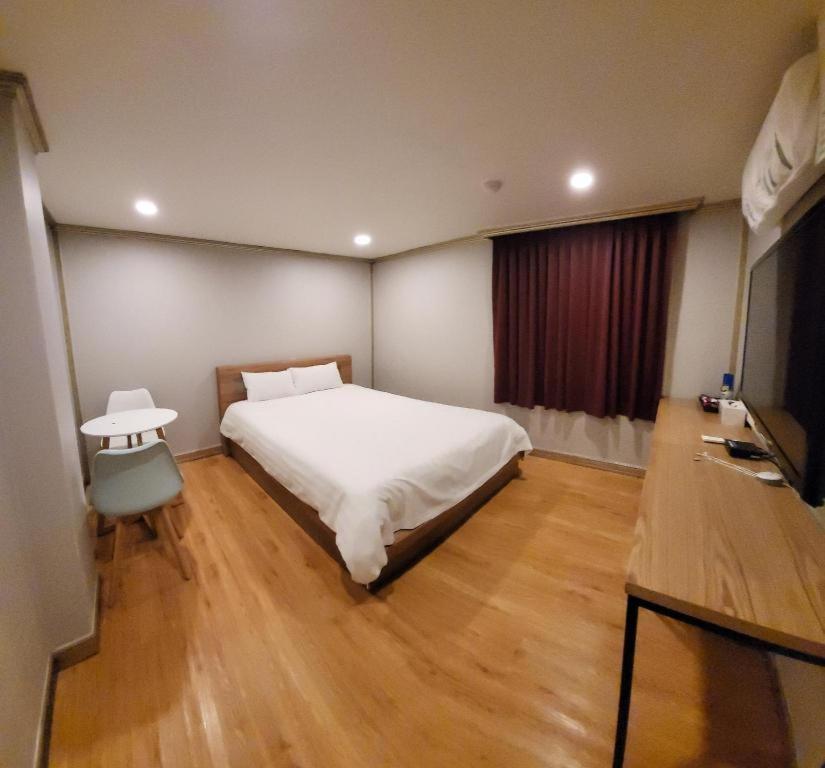 Emerald Ace Hotel Jeju Esterno foto