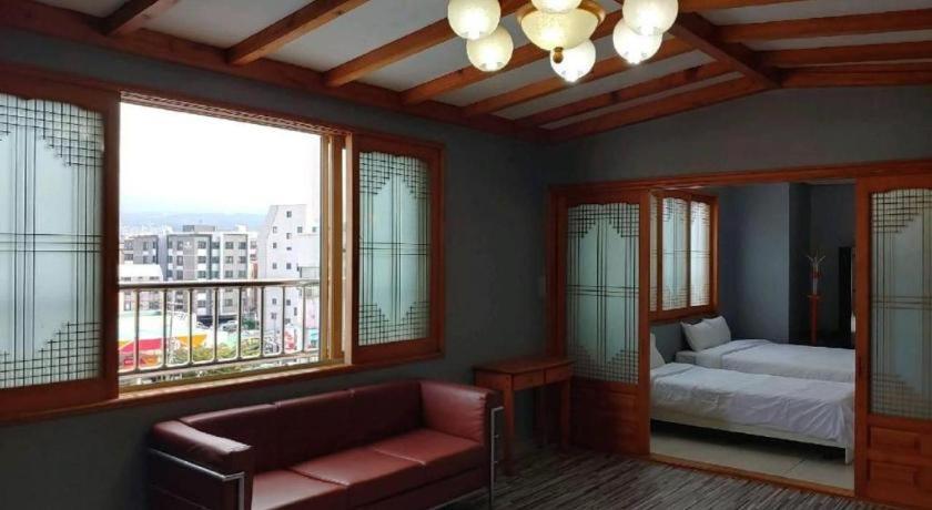 Emerald Ace Hotel Jeju Esterno foto