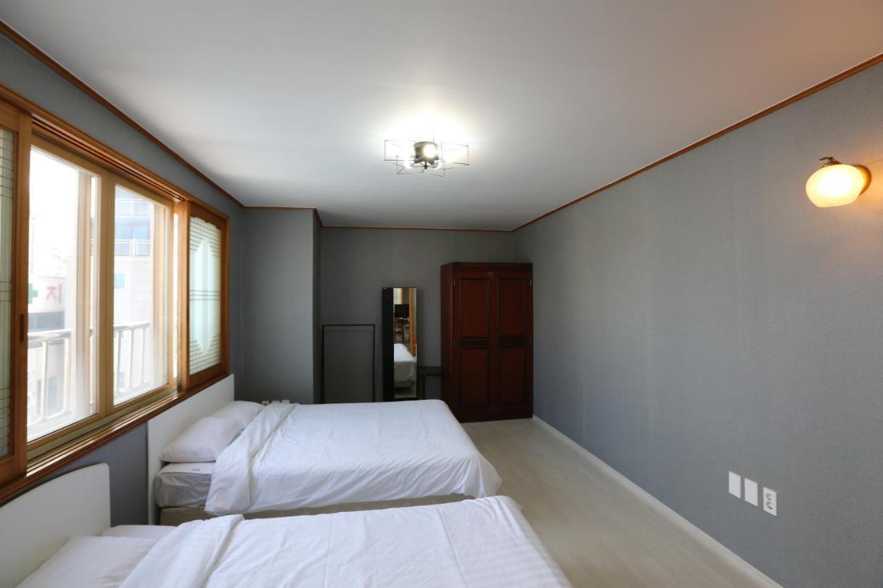Emerald Ace Hotel Jeju Esterno foto
