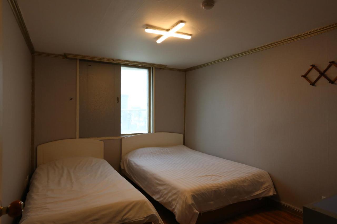 Emerald Ace Hotel Jeju Esterno foto